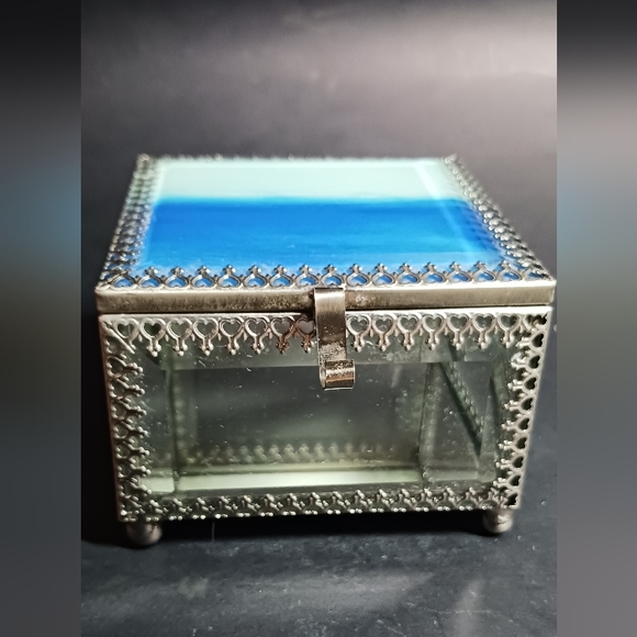 Home Etched Beveled Glass Footed Silver Toned Jewelry Box 3.25" x 3.25" x 2.25" - Picture 7 of 8
